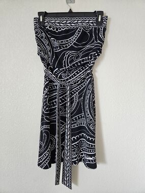 White House Black Market Black and White Strapless Printed Dress